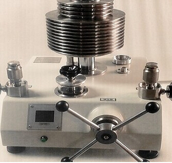 CWZ-6T活塞压力计_碳化钨活塞式压力计操作规程_气体活塞式压力计浮球_西安云仪