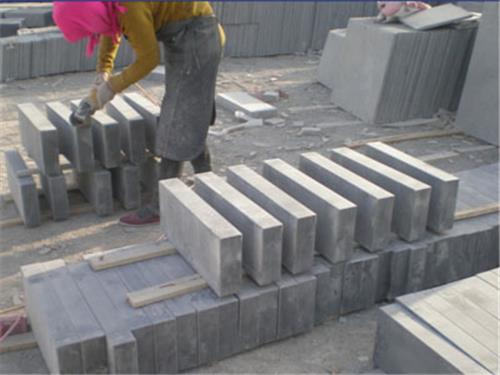 兰州华通水泥制品提供的道面砖怎么样：酒泉道面砖厂家