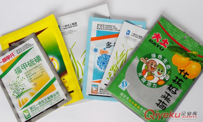 輝縣市定做生產(chǎn)農(nóng)藥包裝袋,農(nóng)藥卷膜,免費(fèi)設(shè)計(jì),可來樣加工