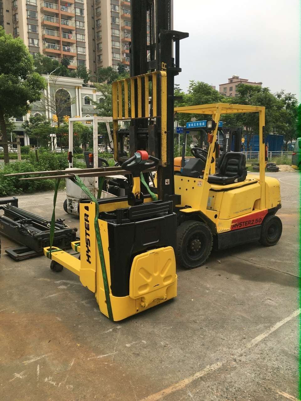 云城二手叉車回收、云城二手叉車交易網(wǎng)、專業(yè)高價(jià)回收廢舊閑置叉車原始圖片2