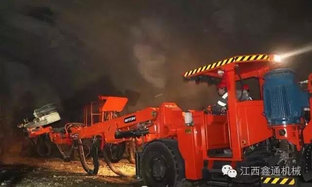 江西鑫通DW2-100輪胎式雙臂帶吊籃掘進(jìn)鑿巖臺(tái)車原始圖片3