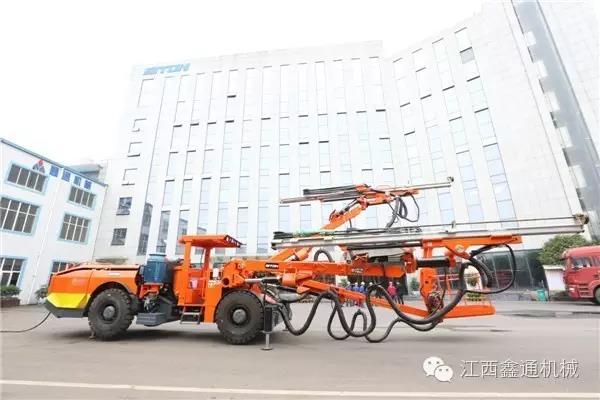 江西鑫通機(jī)械CSP-30型車載式混凝土濕噴臺(tái)車