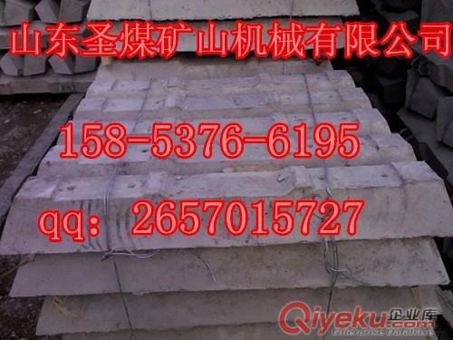 鋪設(shè)道岔水泥枕木