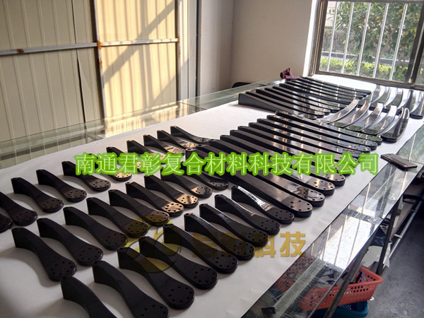 君彰科技提供好的高性能碳纖維機(jī)械手臂服務(wù)，同行中的姣姣者，專業(yè)的碳纖維并聯(lián)機(jī)械手臂