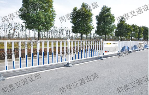  供应公路护栏、南宁公路隔离栏厂家低价出售