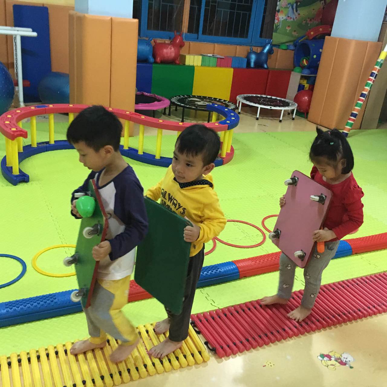 孩子觸覺敏感：{yl}的觸覺統合課貝樂兒教育提供