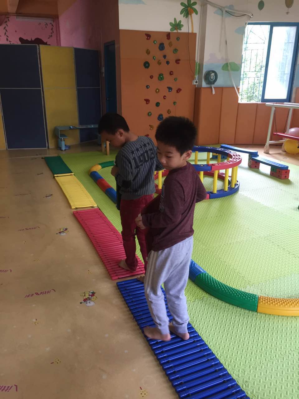 廈門觸覺統(tǒng)合課值得信賴，孩子內(nèi)向