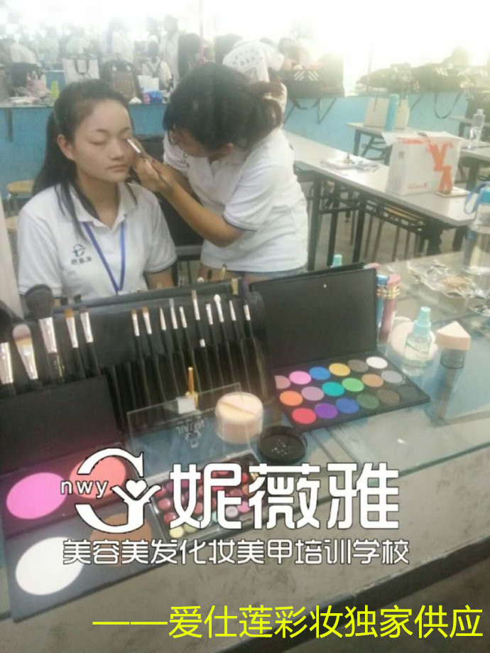 供應(yīng)南寧化妝品批發(fā) 化妝師專用 愛仕蓮纖纖長(zhǎng)睫毛膏 