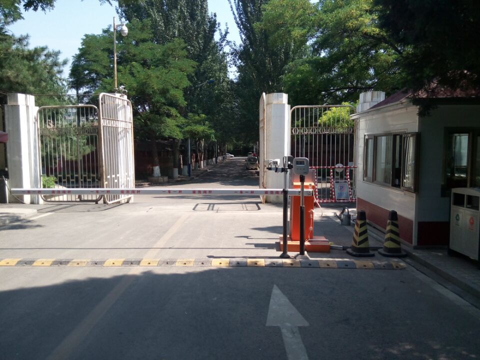 出入口控制,人行通道閘,嵌入式停車場系統,停車場管理系統