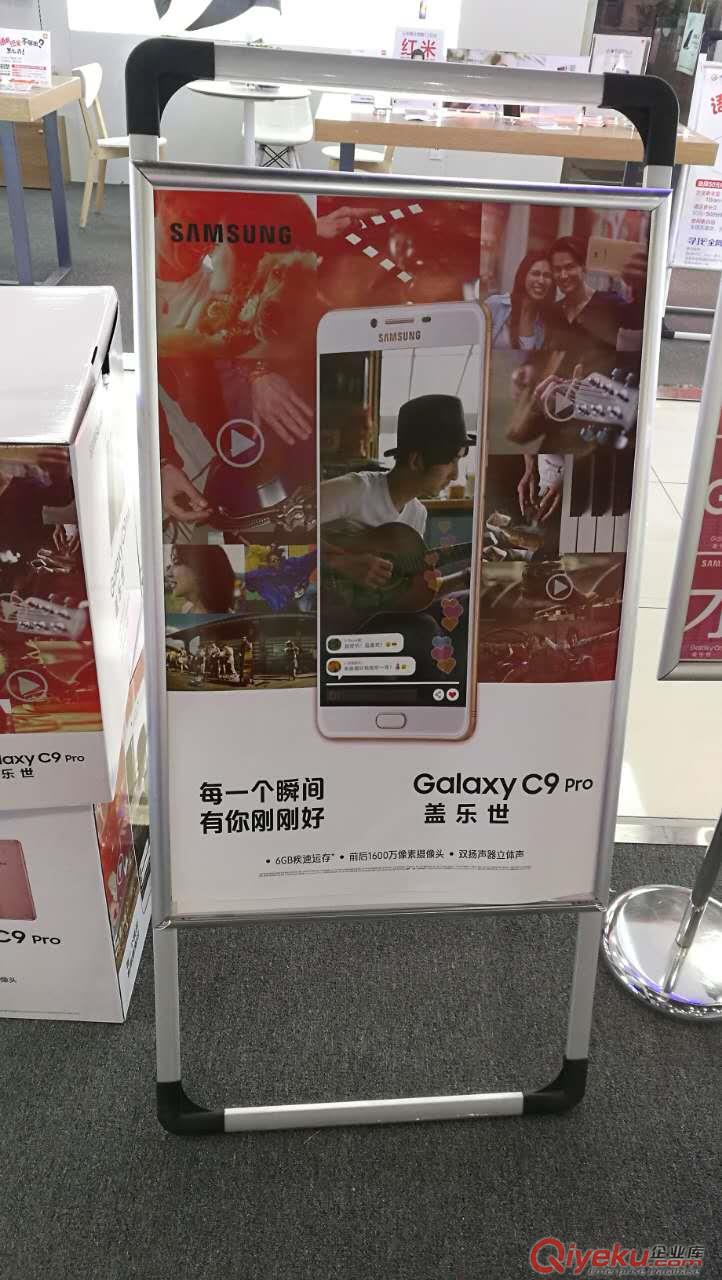 遂寧廠家定制立式圓角展板提手海報架 立式提手展板