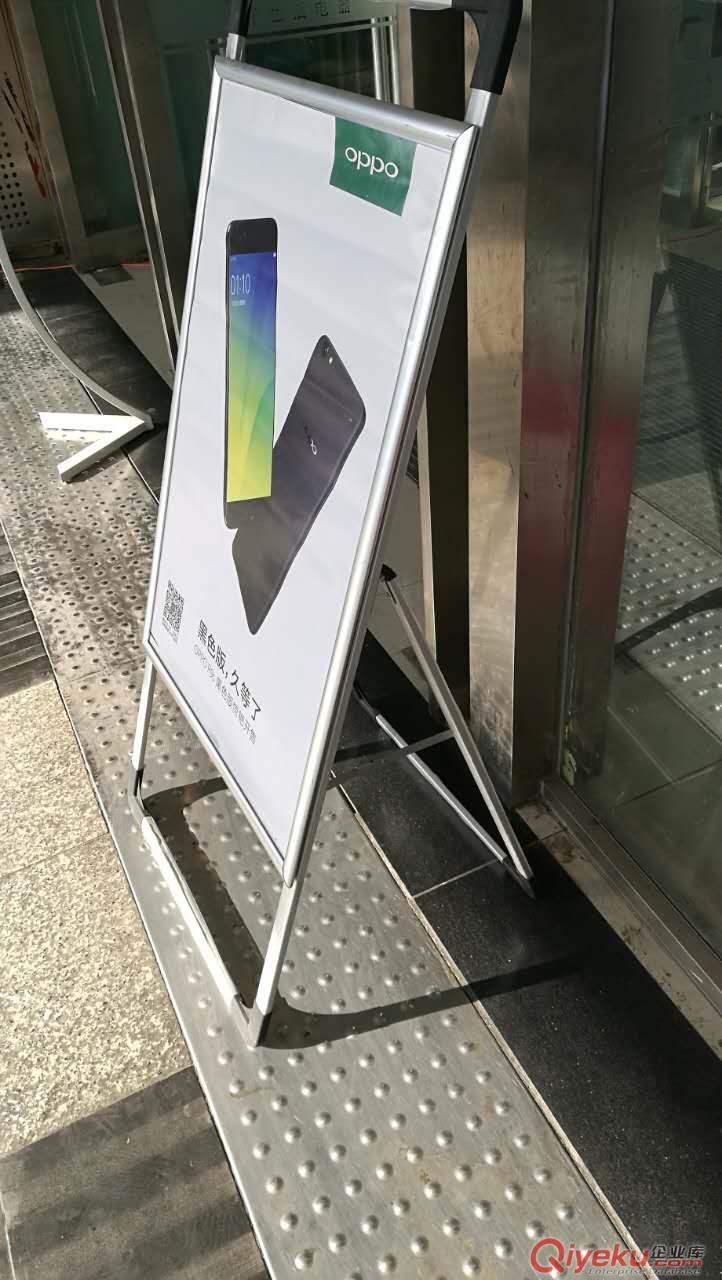 遂寧廠家定制立式圓角展板提手海報架 立式提手展板