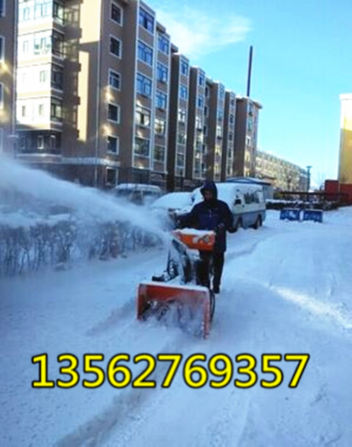 各大機場都在用浩鴻小型掃雪機 滾刷汽油除雪機生產廠家