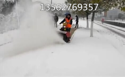 寬度1.02米滾刷小型掃雪機(jī) 毛刷手推除雪機(jī)  拋雪車廠家
