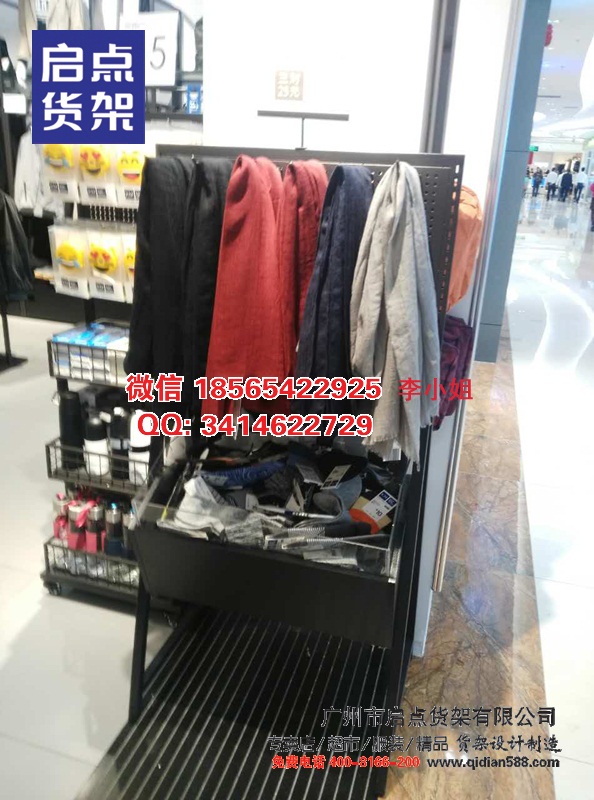 南昌東湖區(qū)KM男裝旗艦店,KM服裝貨架,男裝展示道具