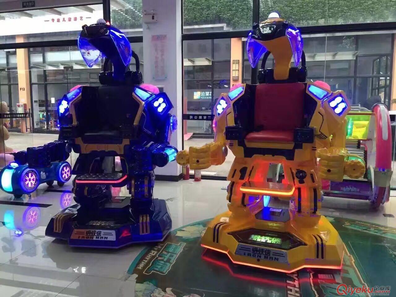 華秦鋼鐵俠站立行走機器人游樂場設備戰(zhàn)火金剛