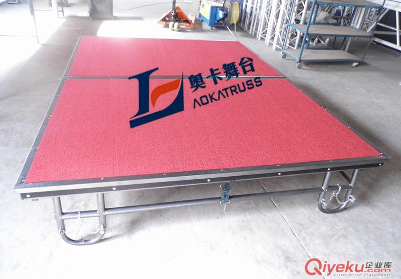供應奧卡酒店移動舞臺、底部帶輪可折疊舞臺