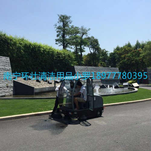 北海大型停车场驾驶式扫地车，北海驾驶式扫地车节省人工价格优惠