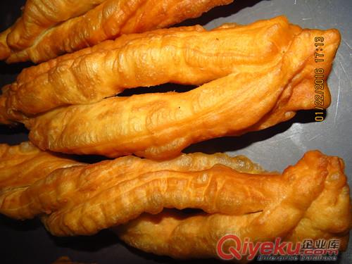 香酥無礬油條做法鄭州何記早點(diǎn)培訓(xùn)學(xué)校總店