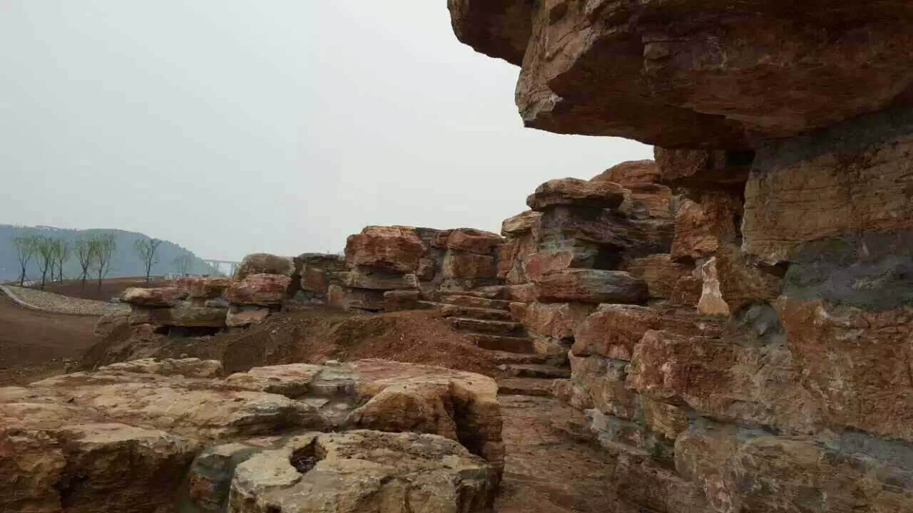 青岛龟纹石，青岛千层石，青岛水纹石，青岛假山石。假山安装湖岸制作