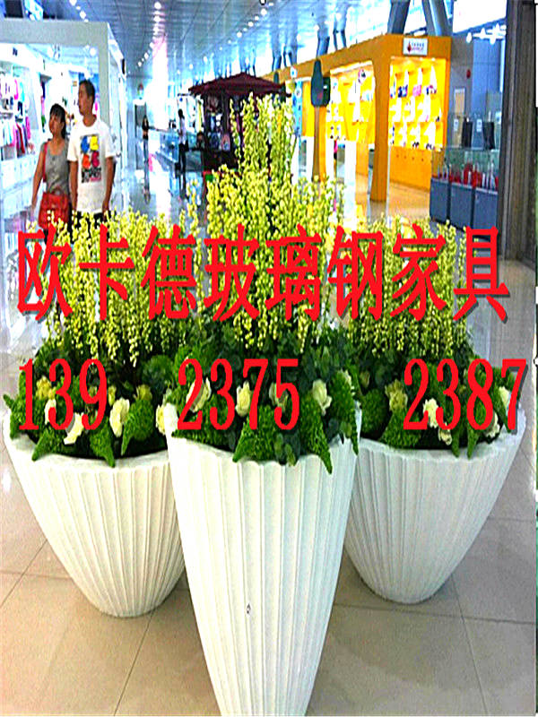 浙江玻璃鋼月亮沙發(fā)，買新款玻璃鋼月亮沙發(fā)來歐卡德玻璃鋼裝飾工程
