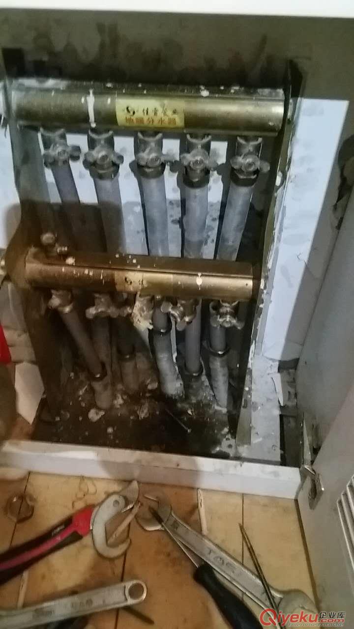 萬(wàn)達(dá)清洗地暖 市北地暖維修 市北換分水器 市北暖氣改造維修