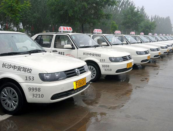 上海浦東學(xué)車價格-上海學(xué)車報名