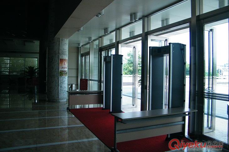西安安檢門QF802經(jīng)濟(jì)適用型金屬探測門出租