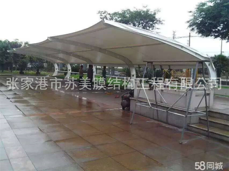 膜結構車棚