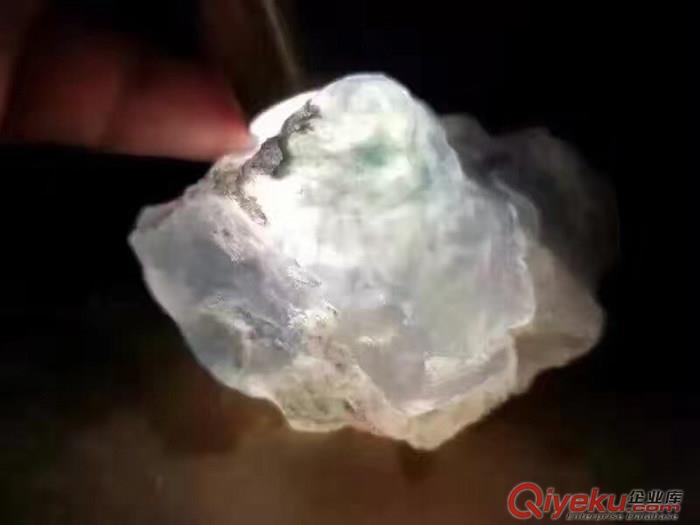 鑫劦飛OX系列緬甸翡翠原石莫西沙全脫沙賭石，高冰起熒，完整無裂