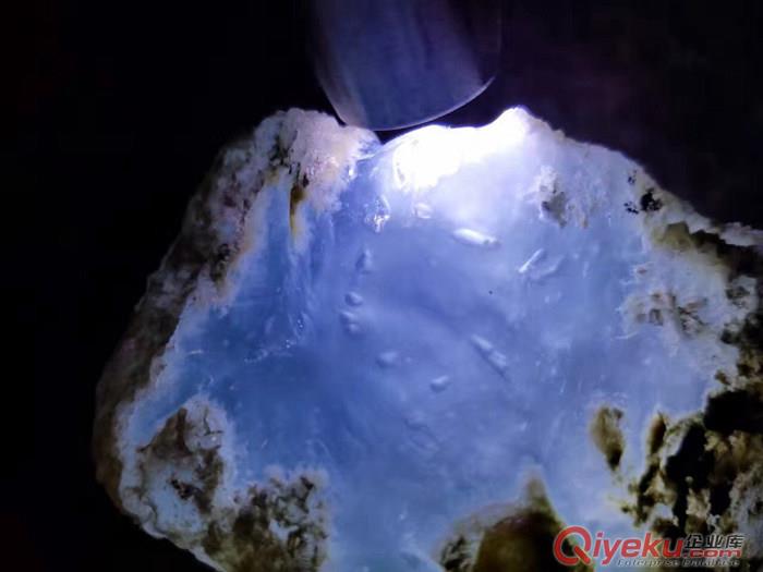 瑞麗市鑫劦飛翡翠原石OX165莫西沙場口玻璃種賭石