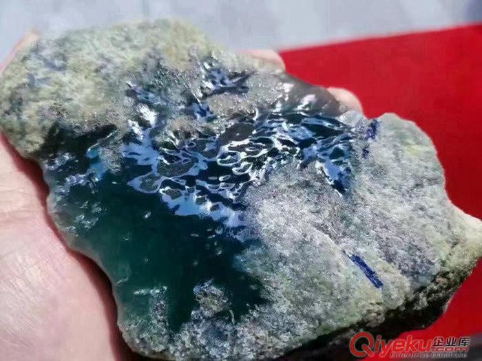 瑞麗市鑫劦飛翡翠原石OX187莫西沙場口全脫沙玻璃種飄小花賭石