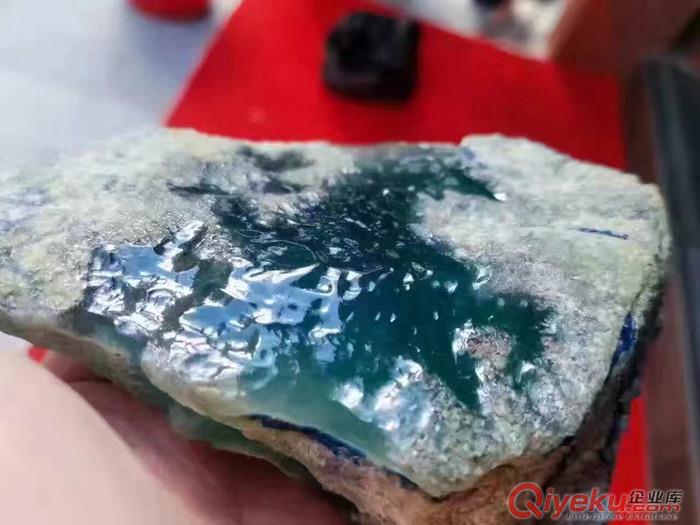 瑞麗市鑫劦飛翡翠原石OX187莫西沙場口全脫沙玻璃種飄小花賭石