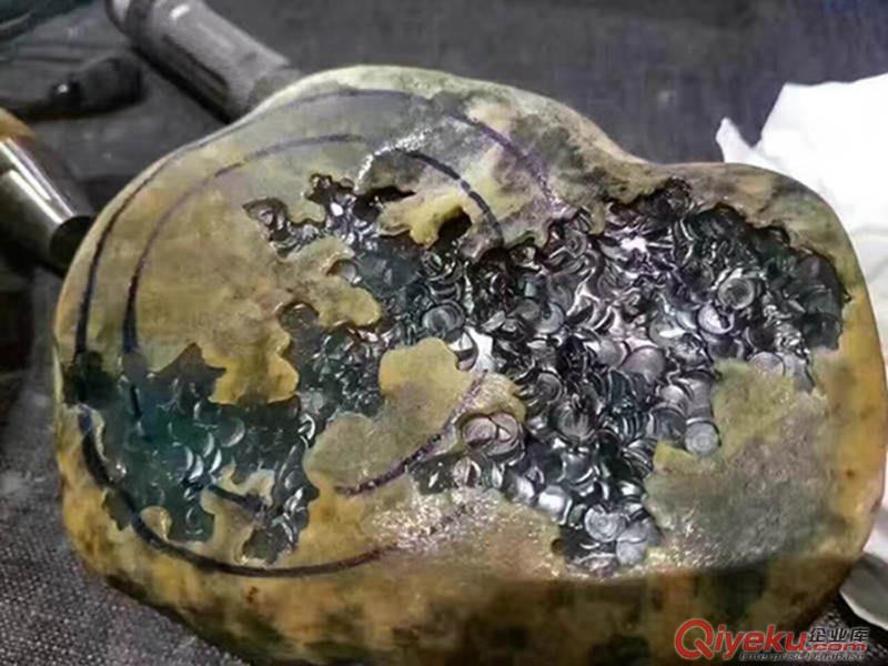 翡翠原石批發(fā)，鑫劦飛翡翠年代OX186大馬坎場(chǎng)口高冰飄綠花賭石毛料