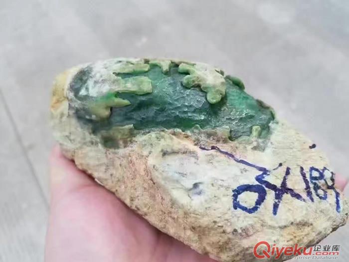 鑫劦飛翡翠年代OX189大馬坎冰種帝王綠賭石，傳世收藏級！