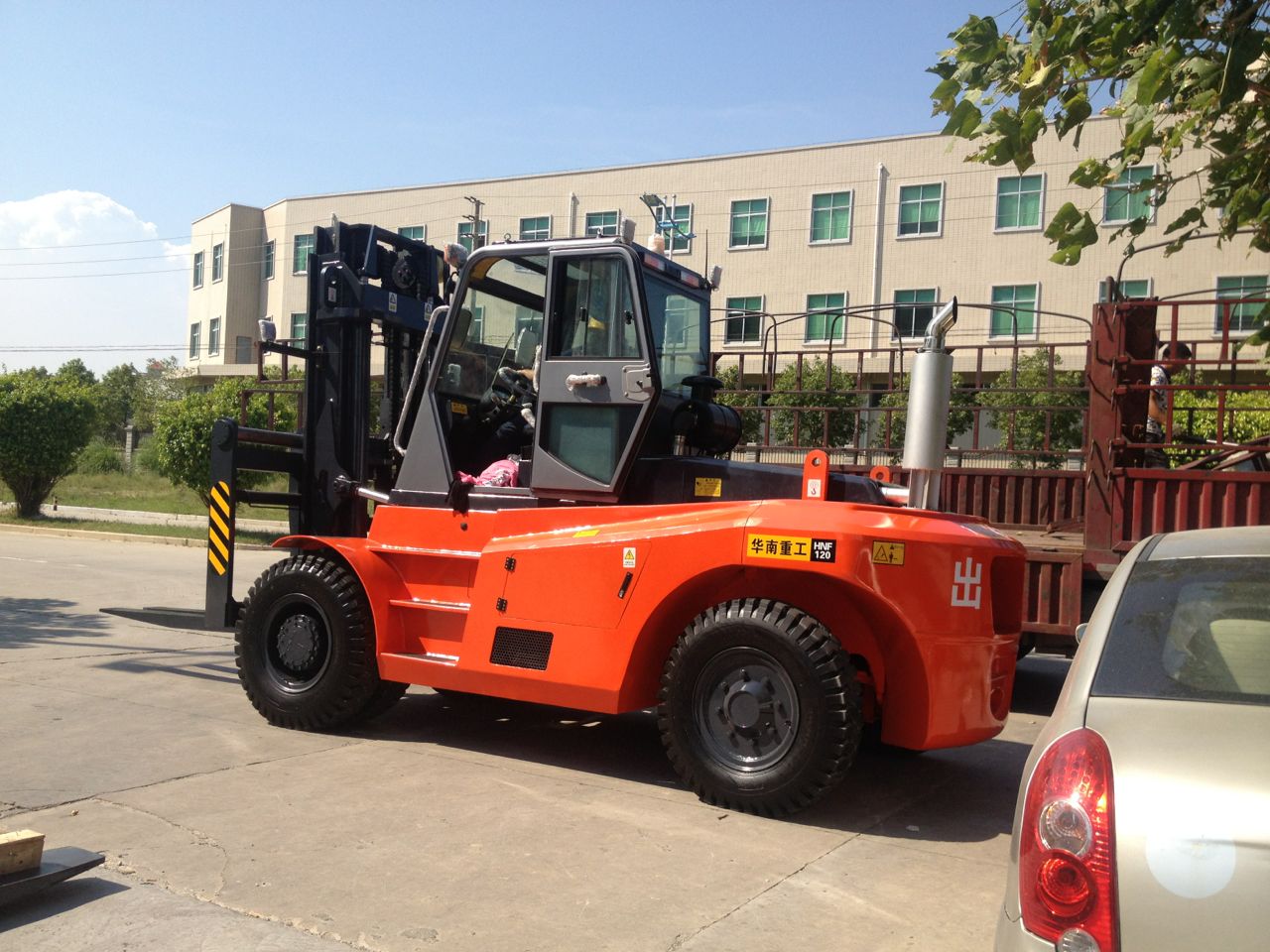 12噸叉車配置 價格生產廠家福建泉州華南重工重型叉車