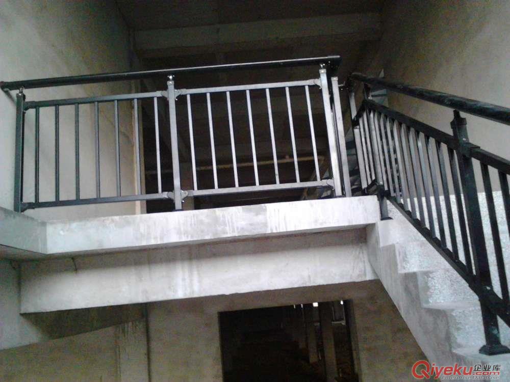 供應(yīng)貴州天晟市政護欄交通道路隔離欄1.2*3M